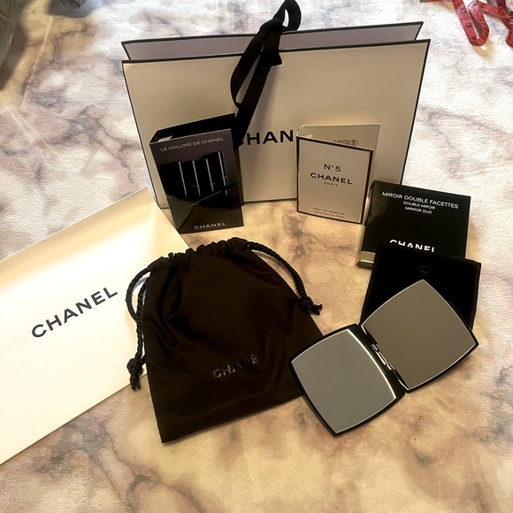 Chanel Beauty Double Facettes Mirror NWOT Gift ready w/ samples bag pouches